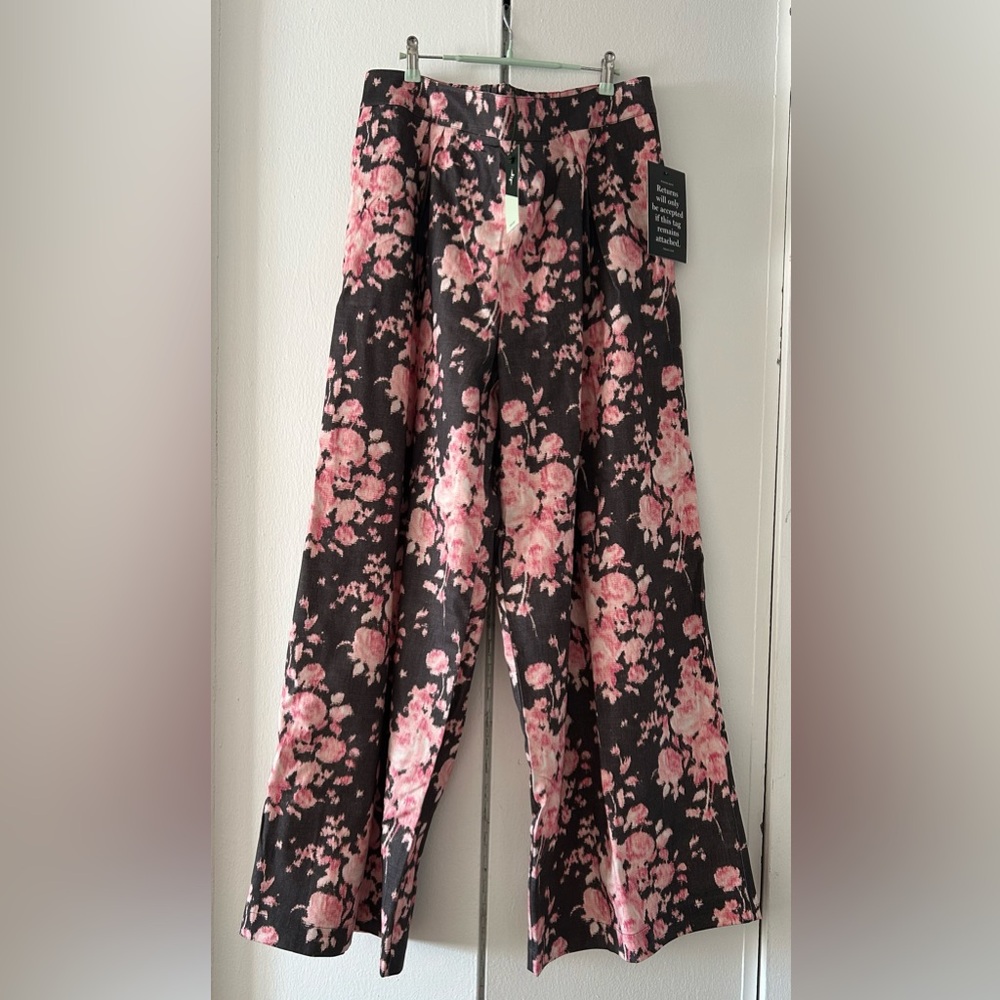 NWT Tuckernuck black and pink floral pants 😍